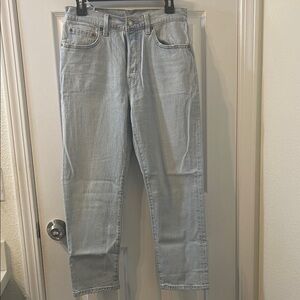 Women's Light Wash Cropped Jeans